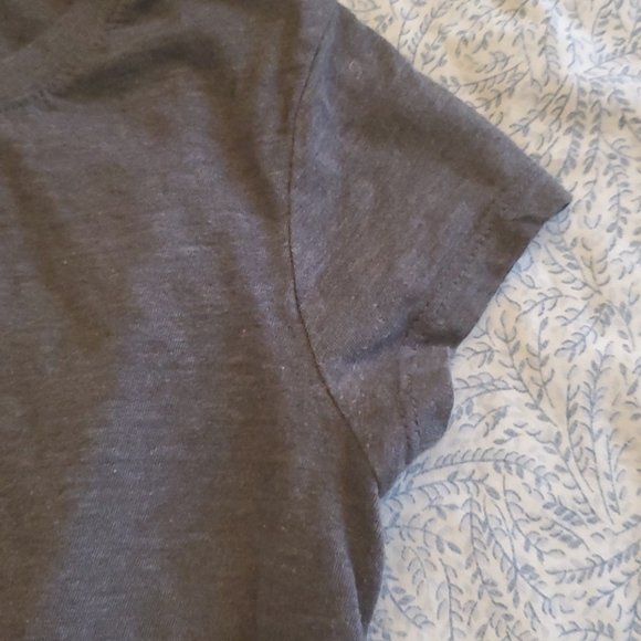 2 tops for girls size 10/12 get both of these top - Picture 6 of 12